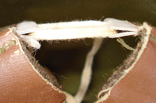 Jointure &eacute;l&eacute;ments de coiffe par la&ccedil;age.