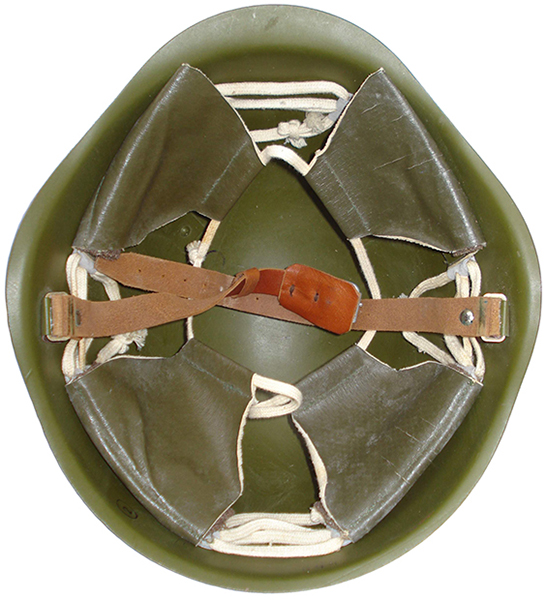 Coiffe de couleur verte, exemplaire de 1972.