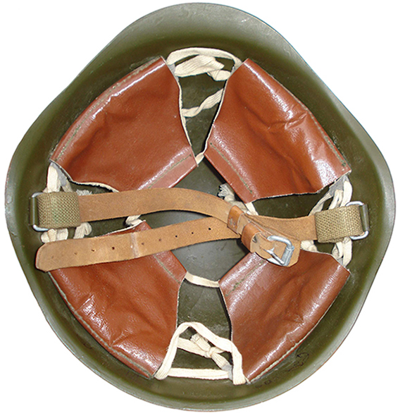 Coiffe de couleur brune, exemplaire de 1967.