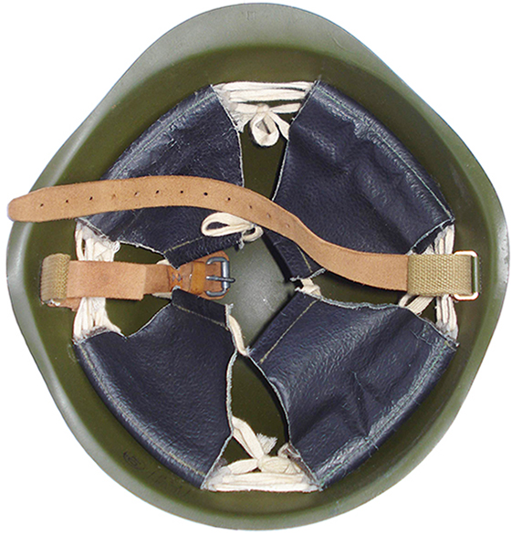 Coiffe de couleur noire, exemplaire de 1969.