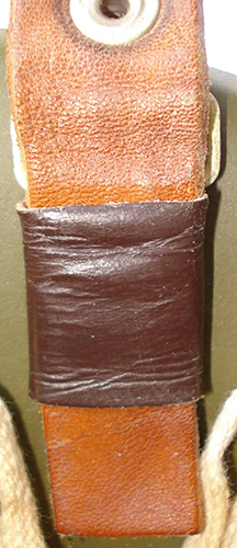 Montage en cuir, boucle plate.