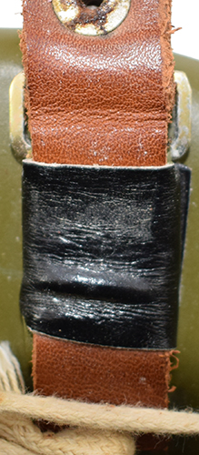 Montage en cuir, boucle plate.