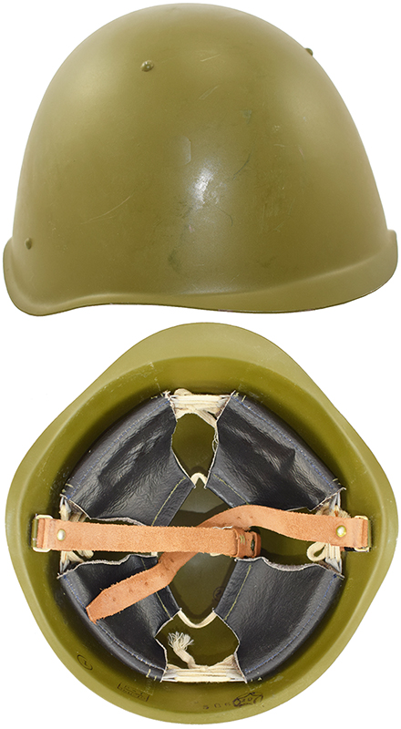 Casque Ssh 60 de l'usine Octobre rouge fabriqu&eacute; en 1972.