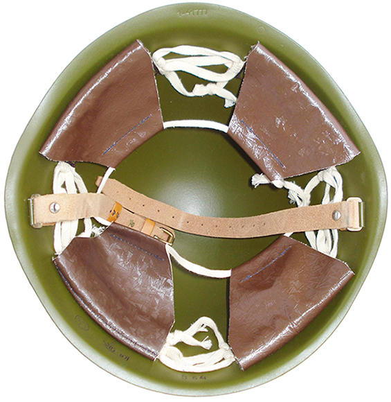 Coiffe de couleur brune, exemplaire de 1987.