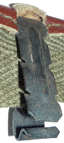 Agrafe de maintien du bandeau.