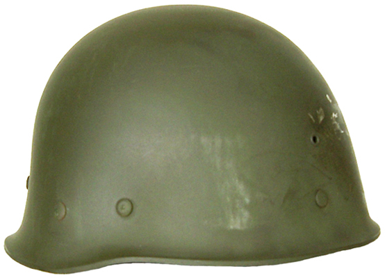 Casque modèle 51 fabriqué par la société Dunois & fils à Vincennes pour l'exportation. Casque modèle 51 fabriqué par la société Dunois & fils à Vincennes pour l'exportation.
