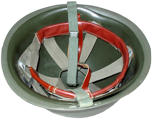 Casque modèle 51 fabriqué par la société Dunois & fils à Vincennes pour l'exportation. Casque modèle 51 fabriqué par la société Dunois & fils à Vincennes pour l'exportation.