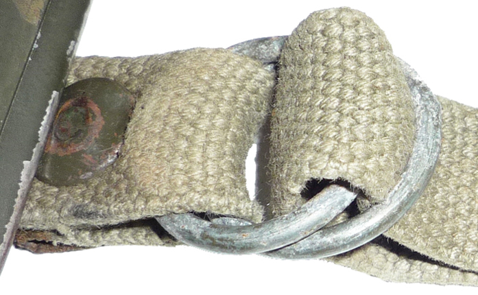 Détail maintien de la jugulaire, sert par la même occasion au réglage.