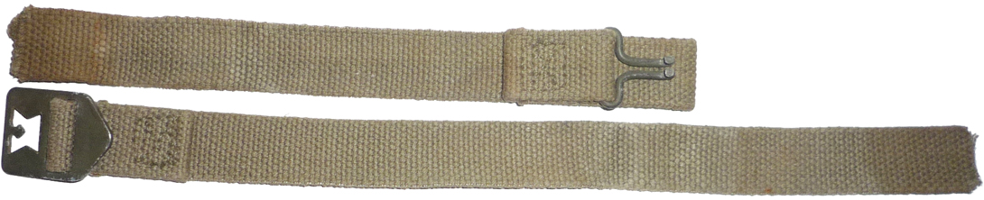 Eléments de la jugulaire, avec parties métalliques peintes en vert, sans renfort aux extrémités. Eléments de la jugulaire, avec parties métalliques peintes en vert, sans renfort aux extrémités.