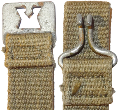 Autre modèle de boucle en acier cadmié (peinture verte ayant disparue).