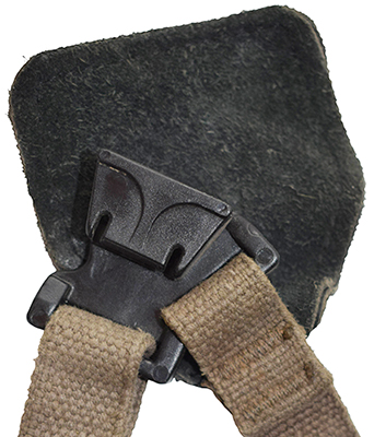 Clip de fermeture avec doublure en cuir. Clip de fermeture avec doublure en cuir.