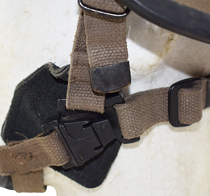 Clip de fermeture avec doublure en cuir. Clip de fermeture avec doublure en cuir.