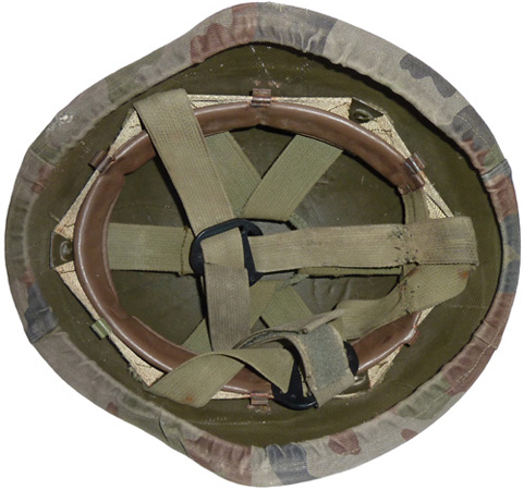 Maintien par bordure élastique. Maintien par bordure élastique.