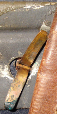 Rivet fendu en laiton. Rivet fendu en laiton.