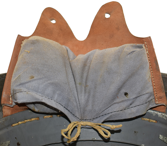 Fermé avec le lacet. Fermé avec le lacet.