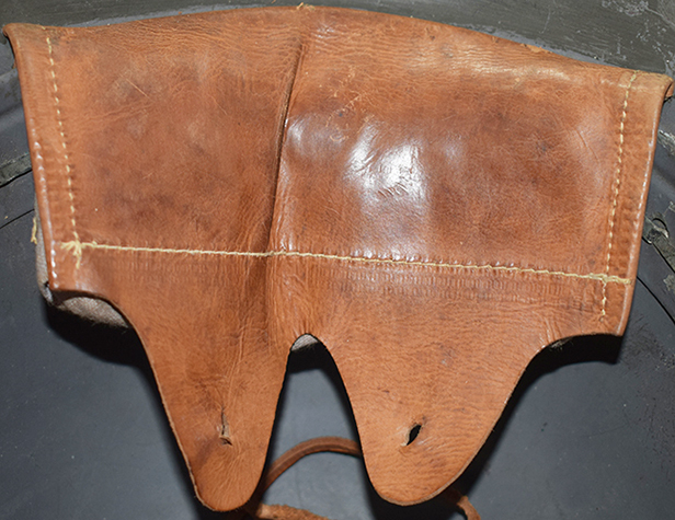 Envers patte de coiffe. Envers patte de coiffe.