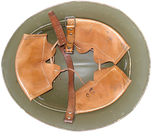 Exemplaire repeint intégralement repeint en vert olive. Exemplaire repeint intégralement repeint en vert olive.