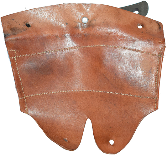 Patte de coiffe, recto/verso.