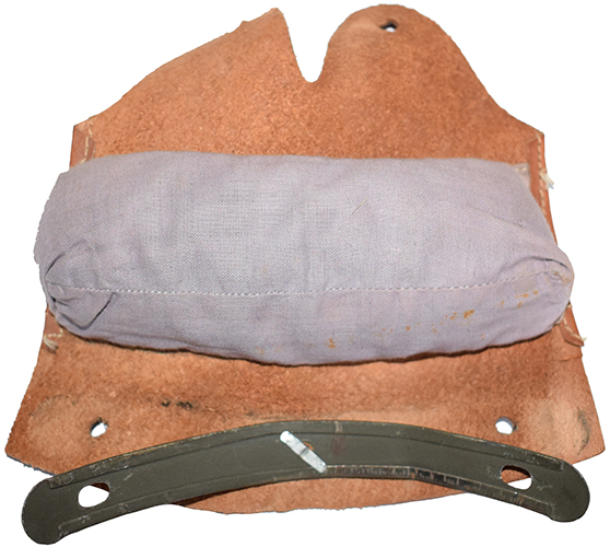 Patte de coiffe, recto/verso.