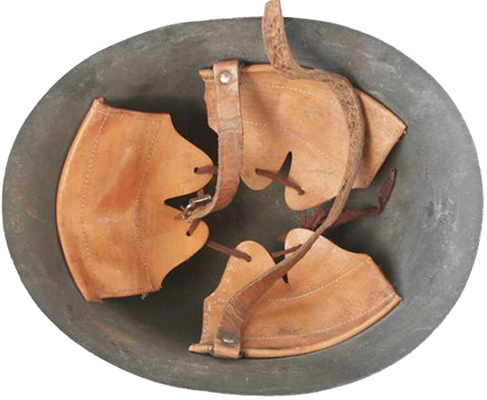 Exemplaire camoufl&eacute; &agrave; la peinture.