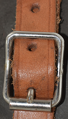 Boucle &agrave; ardillon.