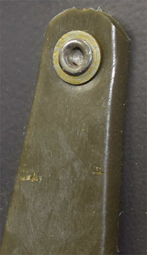 Rivet renforcé d'une rondelle.