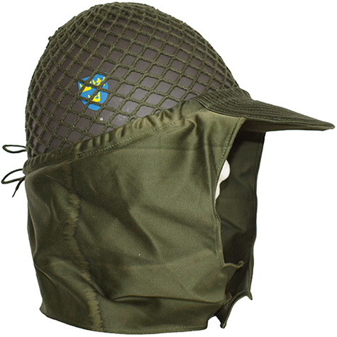 Couvre-casque avec bavolet d&eacute;ploy&eacute;.