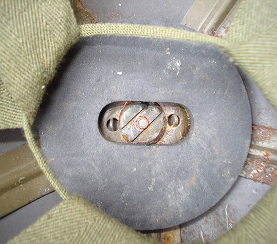 Tampon amortisseur et &eacute;crou de maintien.