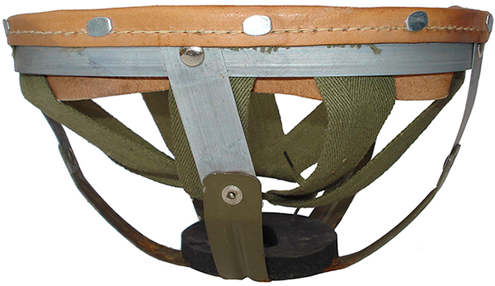 Coiffe, vue de c&ocirc;t&eacute;.