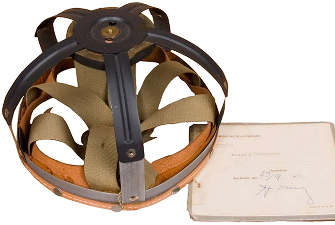 Coiffe num&eacute;ro 3 r&eacute;ceptionn&eacute; le 23 septembre 1960 par les services d'intendance de l'arm&eacute;e.