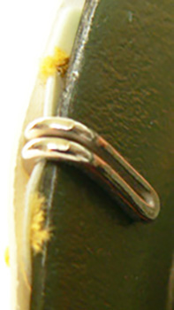 Crochet de fixation. Crochet de fixation.