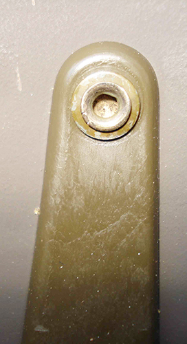 Rivet renforcé d'une rondelle. Rivet renforcé d'une rondelle.