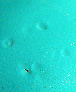 Point de soudure visible de l'extérieur. Point de soudure visible de l'extérieur.