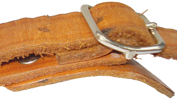 Boucle à ardillon de fermeture.