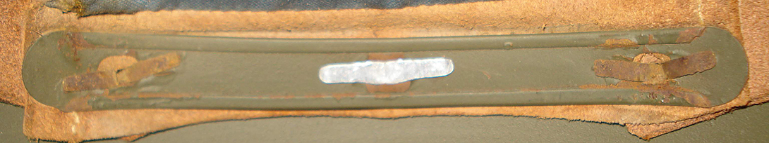 Plaque de maintien standard à l'avant, espacement de 11 cm. Plaque de maintien standard à l'avant, espacement de 11 cm.