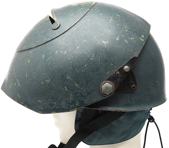 Dispositif de maintien en position relevée sur un modèle tardif.