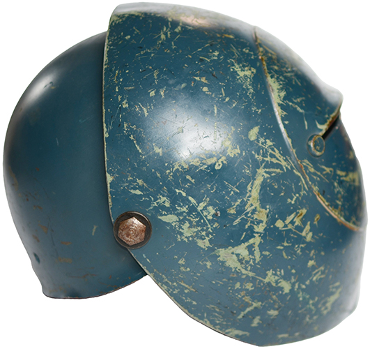 Exemplaire précoce avec jugulaire en cuir type modèle 37.