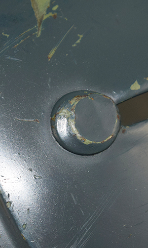 Rivet extrémité visière.