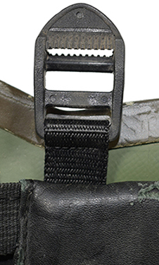 Boucle latérale de maintien.