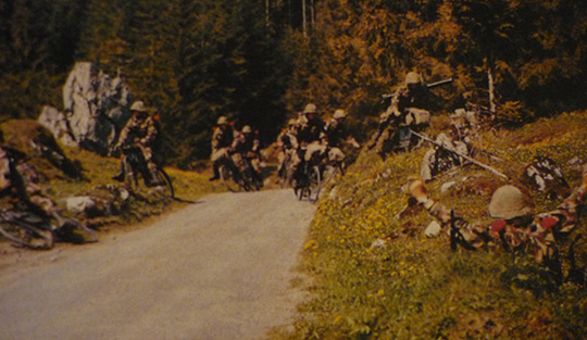 Tenue 56 et couvre-casque modèle 41.