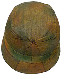 Couvre-casque fabriqué par modification d'un couvre-shako modèle 1889 - vue arrière.