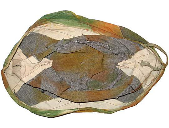 Couvre-shako modifié en une pièce.