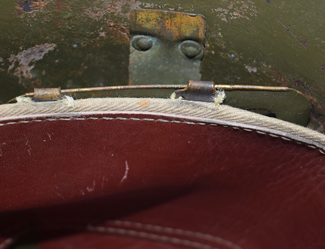 Détails maintien sur lame ressort. Détails maintien sur lame ressort.