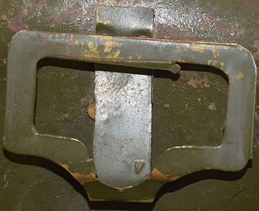 Lames ressort supportant la coiffe. Lames ressort supportant la coiffe.