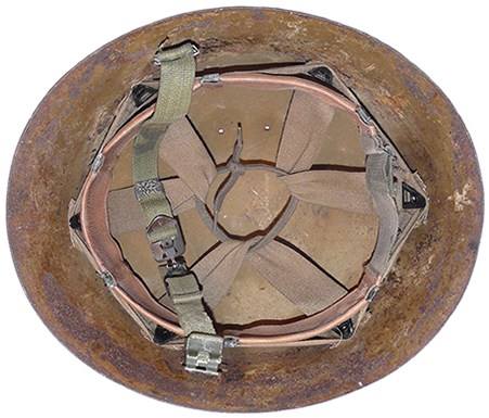 Coiffe de type Riddel et jugulaire type US M-1. Coiffe de type Riddel et jugulaire type US M-1.