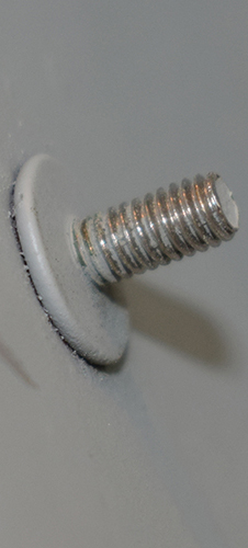 Vis soudée dans la bombe. Vis soudée dans la bombe.