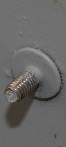 Vis soudée dans la bombe. Vis soudée dans la bombe.