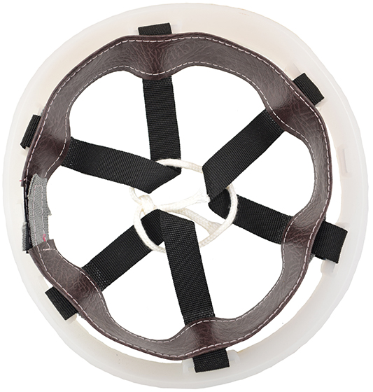 Coiffe montée sur un cerclage en plastique. Coiffe montée sur un cerclage en plastique.