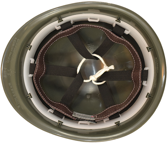 Coiffe montée. Coiffe montée.