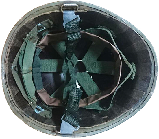 Vue intérieure, exemplaire armée. Vue intérieure, exemplaire armée.